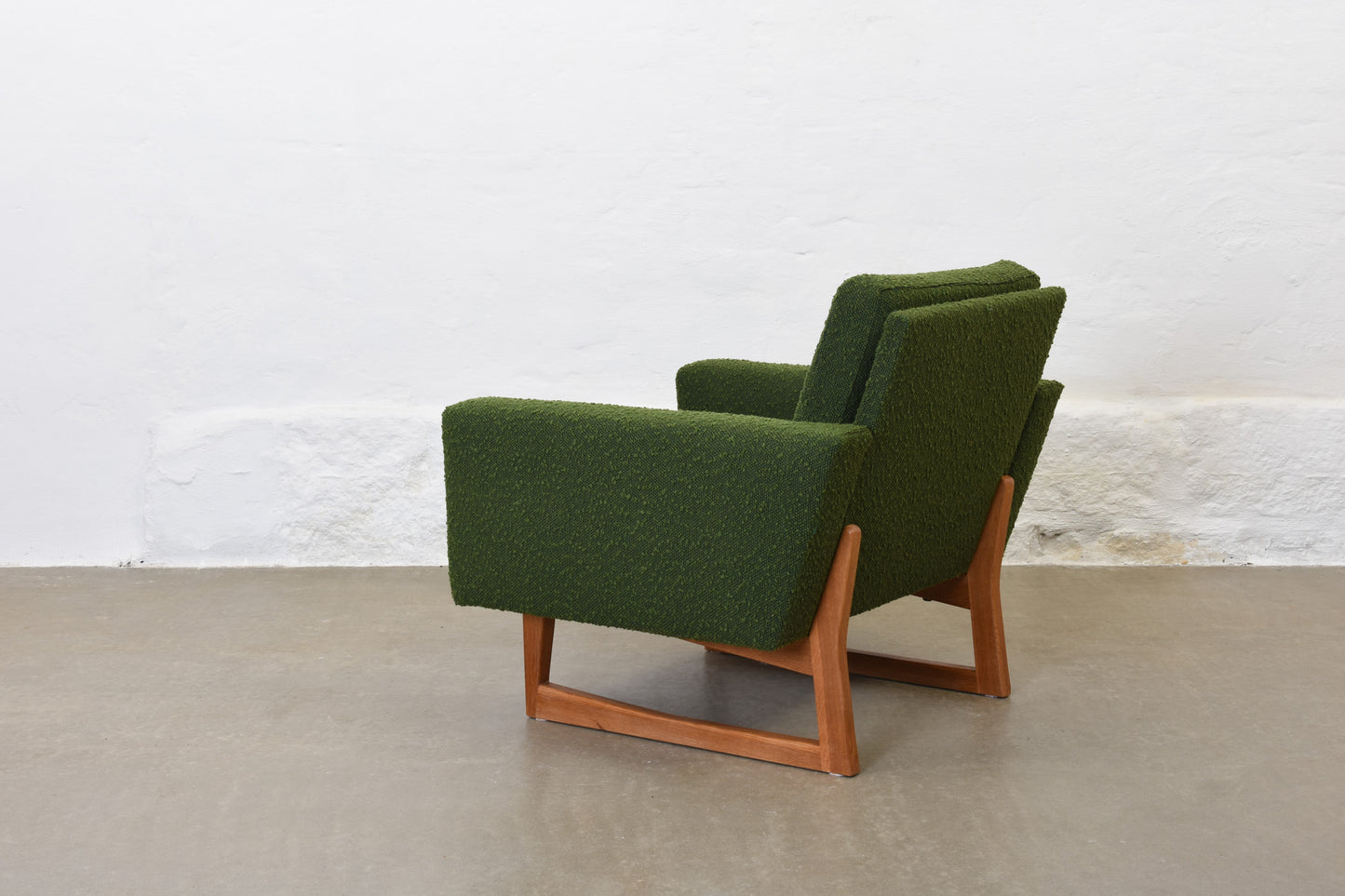 Newly reupholstered: 1960s bouclé wool lounger on sleigh legs