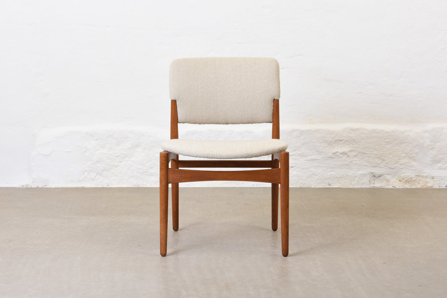 Newly reupholstered: 1960s oak chair by Ejnar Larsen & Aksel Bender Madsen