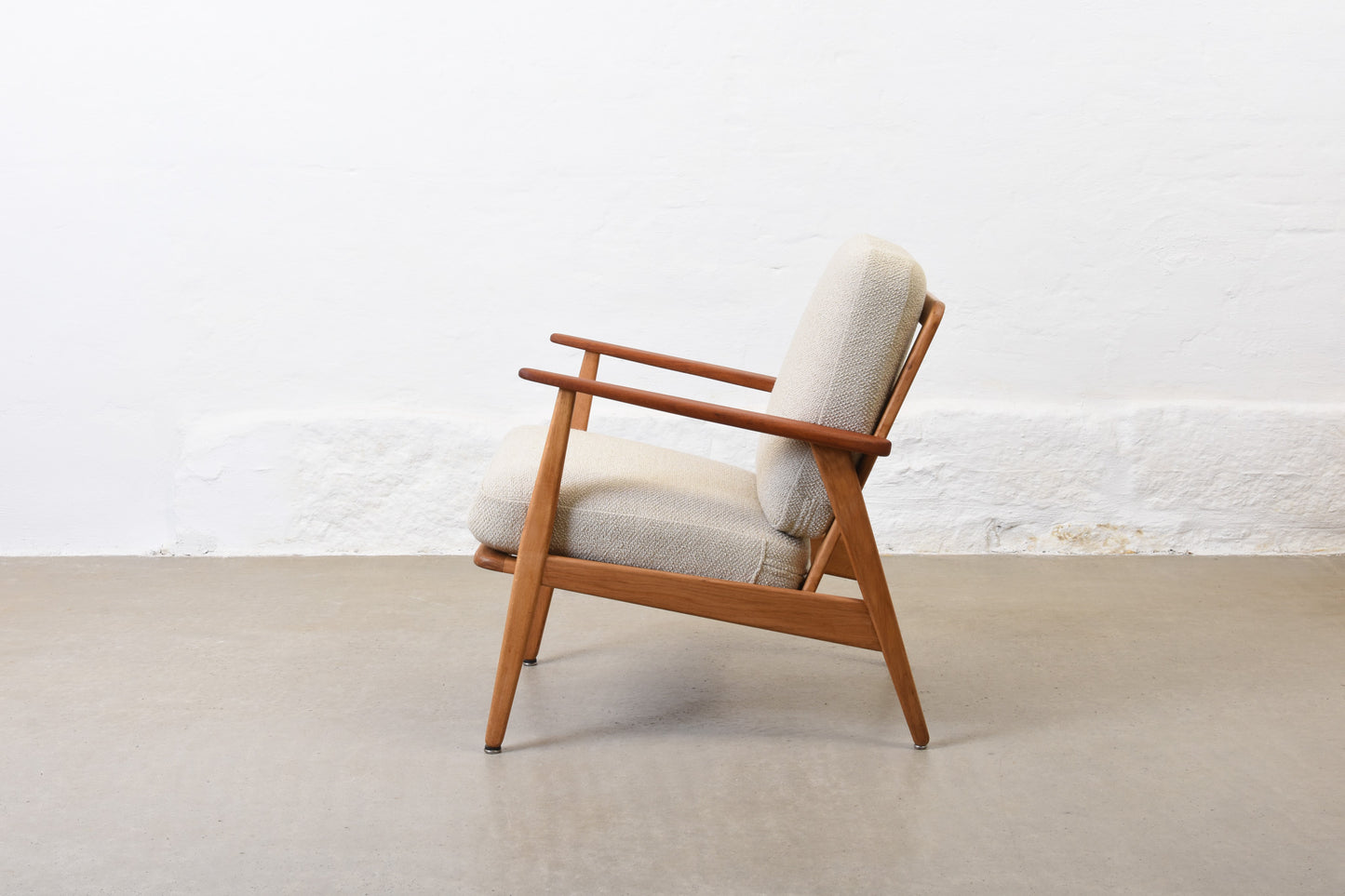 Newly reupholstered: 1950s 'Esbjerg' lounger in teak + oak