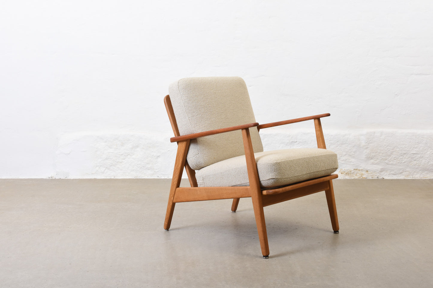 Newly reupholstered: 1950s 'Esbjerg' lounger in teak + oak