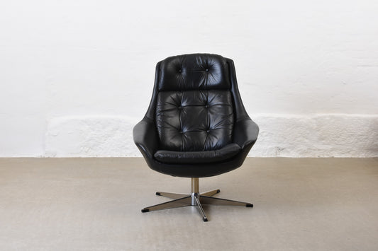 1960s 'Silhouette' swivel chair by H.W. Klein - Black