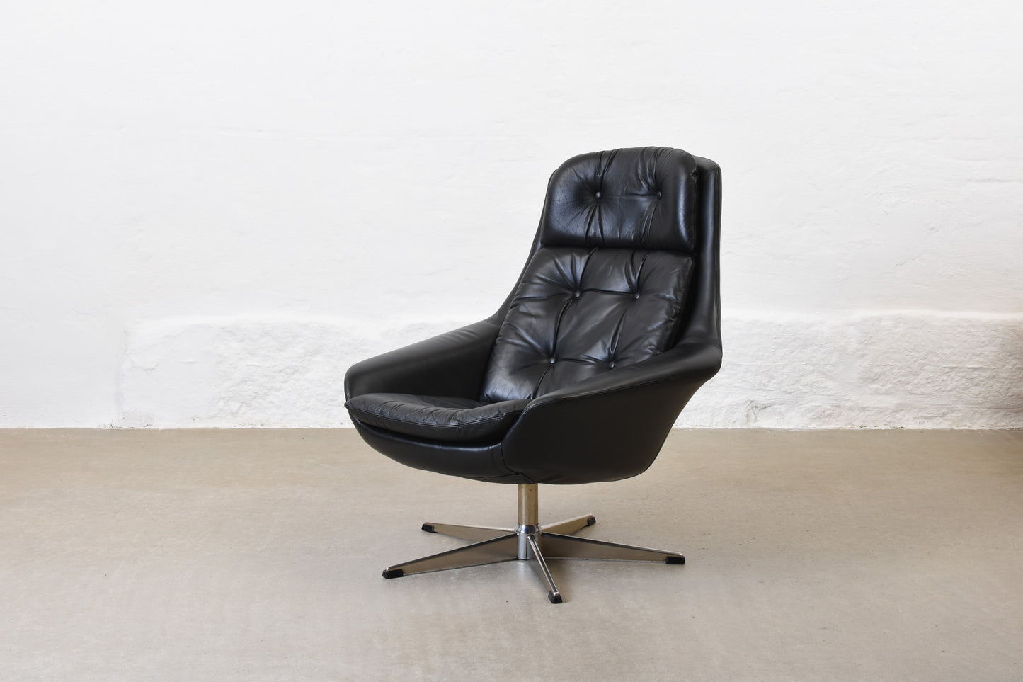 1960s 'Silhouette' swivel chair by H.W. Klein - Black