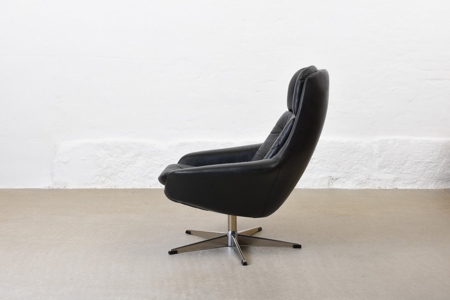 1960s 'Silhouette' swivel chair by H.W. Klein - Black