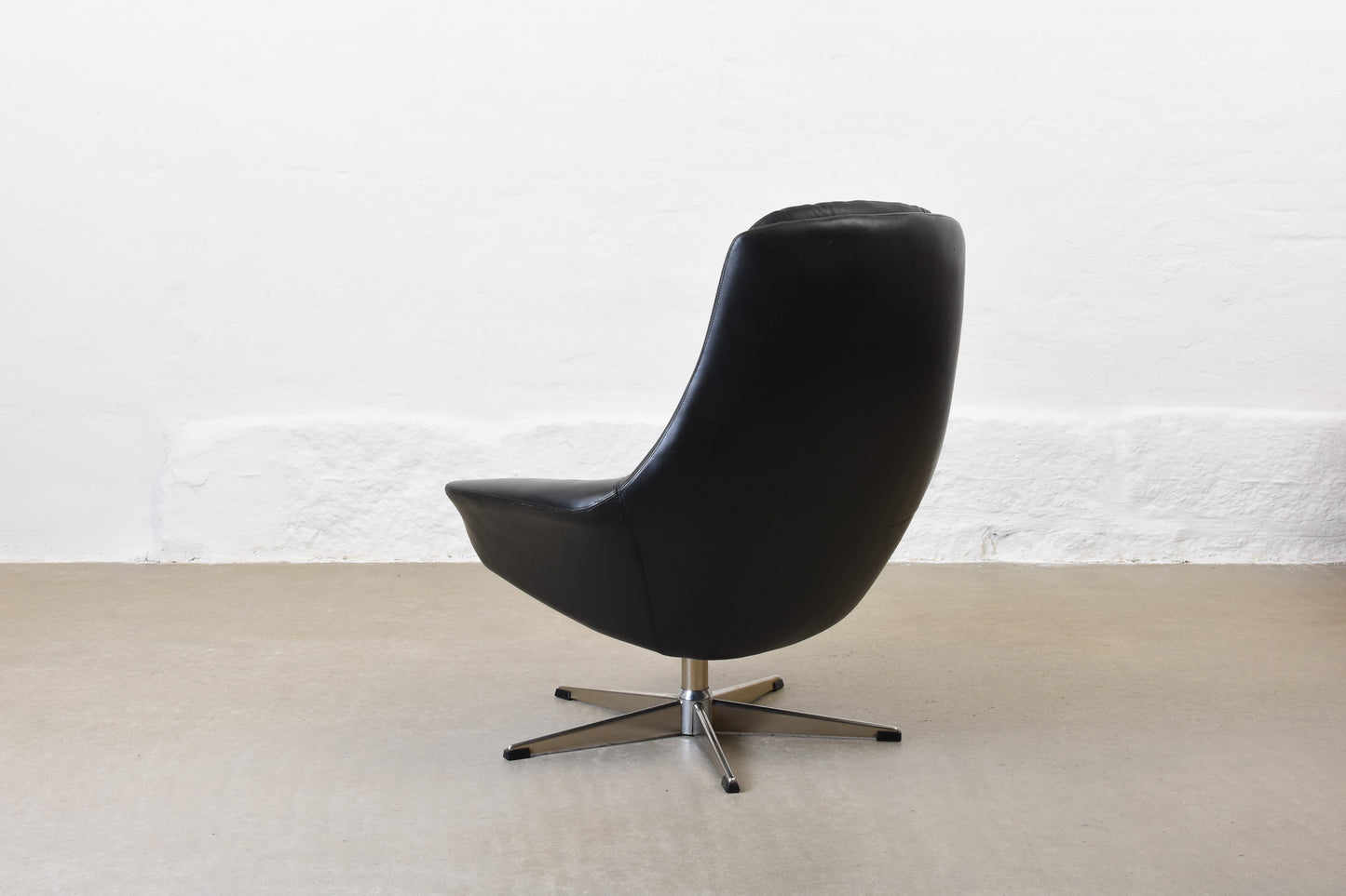 1960s 'Silhouette' swivel chair by H.W. Klein - Black