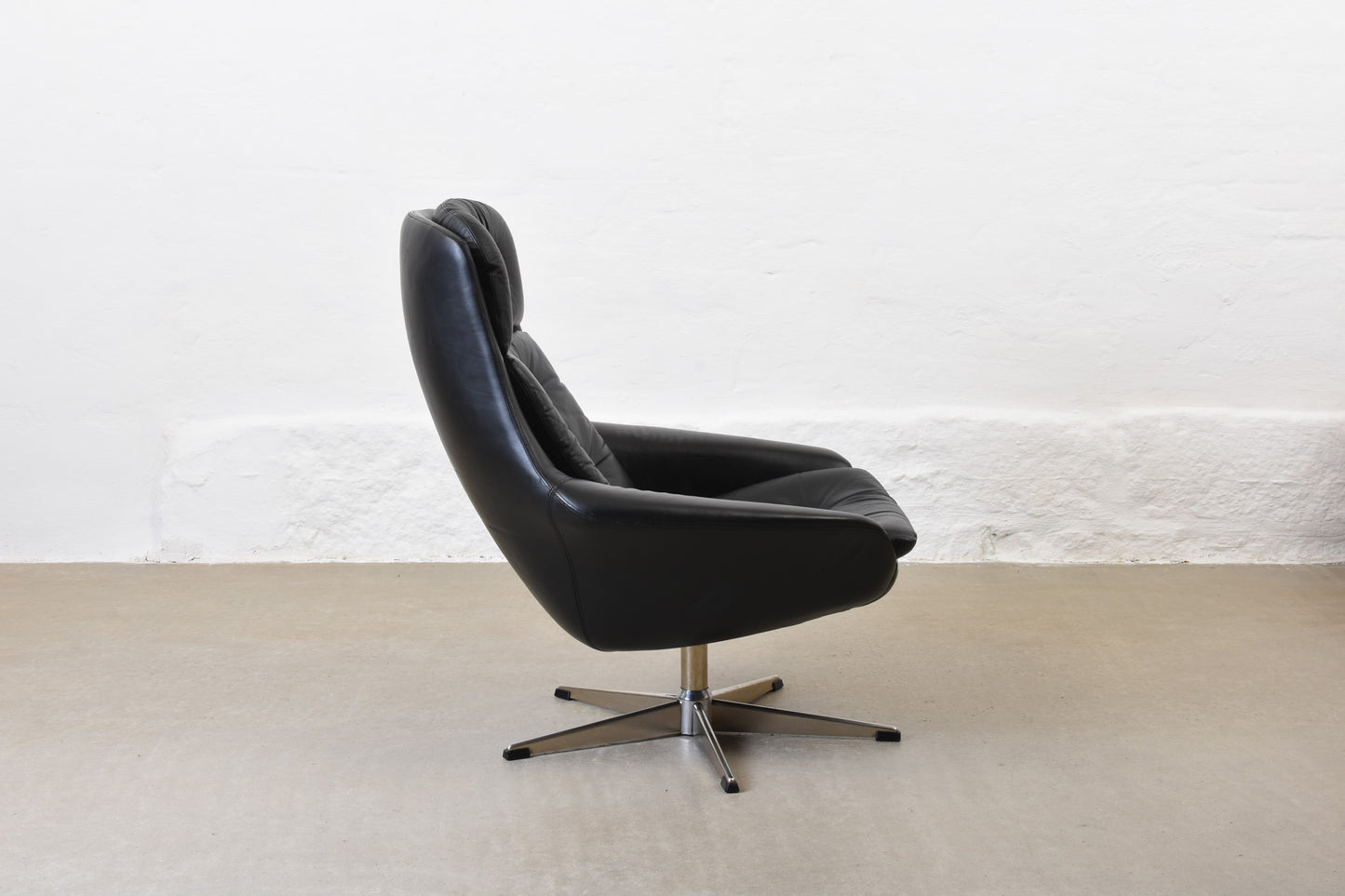 1960s 'Silhouette' swivel chair by H.W. Klein - Black