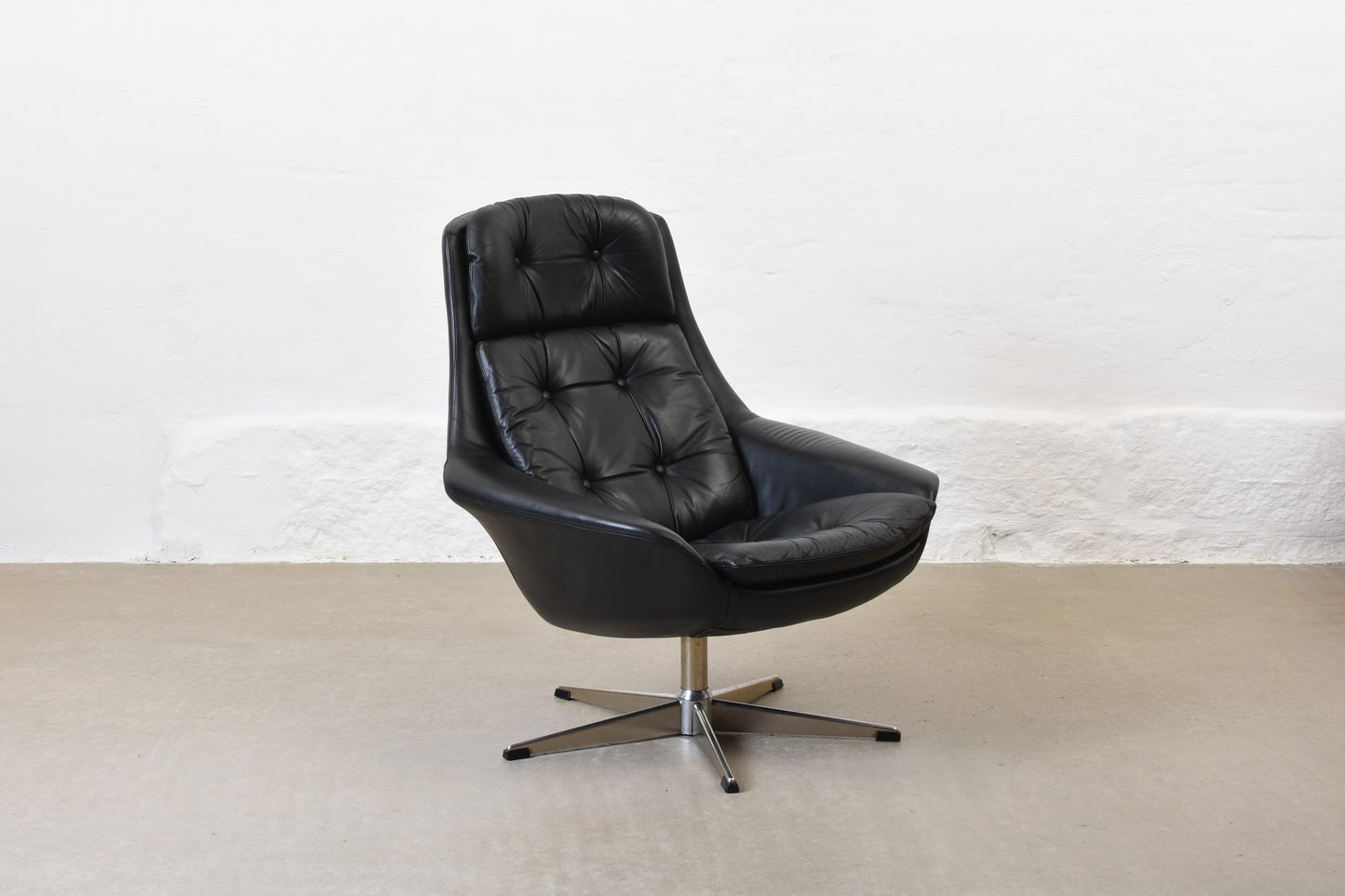 1960s 'Silhouette' swivel chair by H.W. Klein - Black