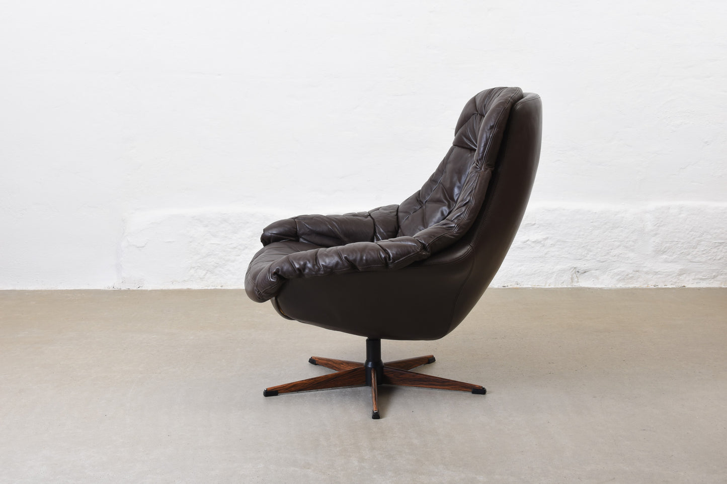 1960s 'Silhouette' swivel chair by H.W. Klein - Brown