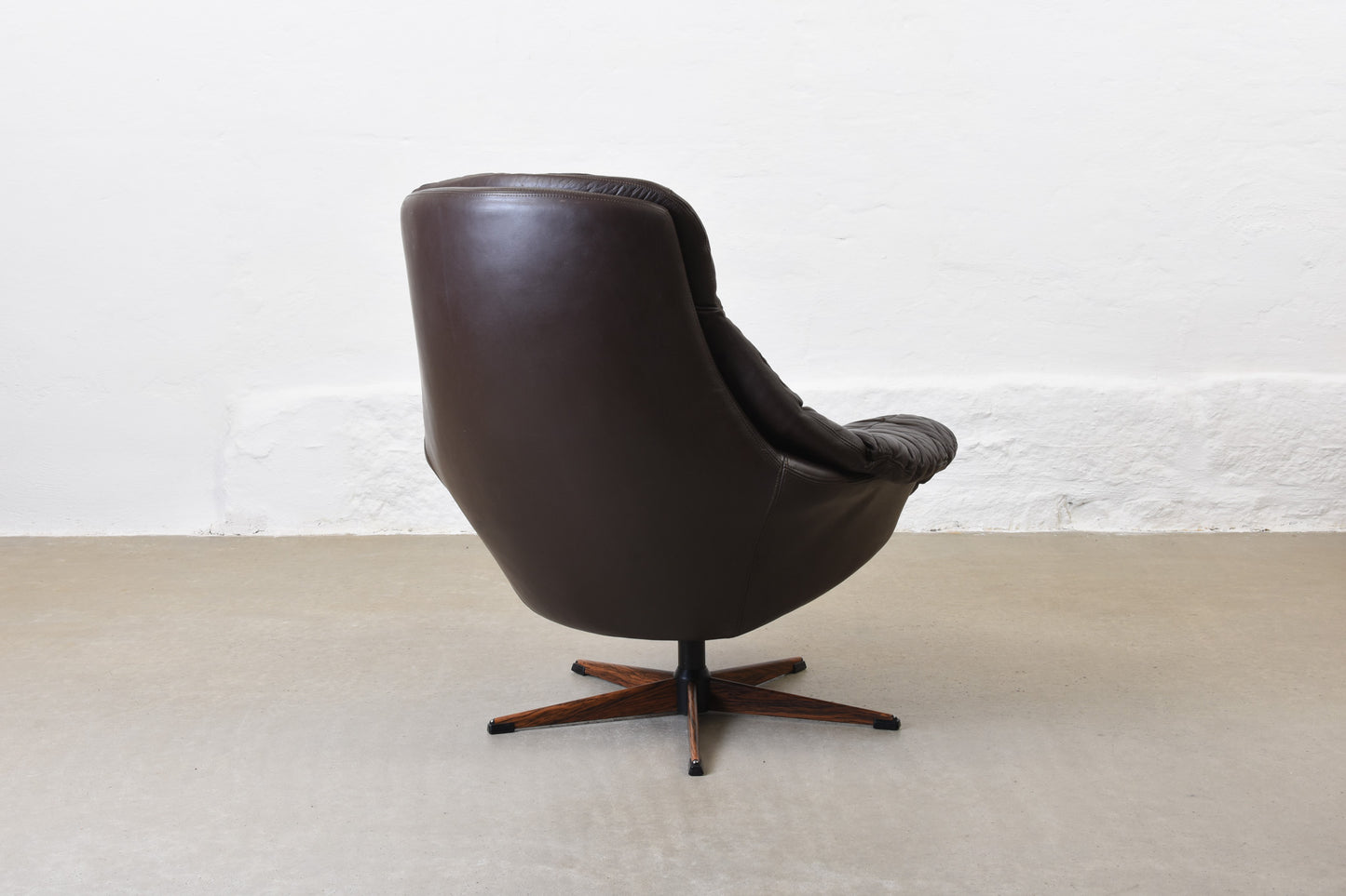 1960s 'Silhouette' swivel chair by H.W. Klein - Brown