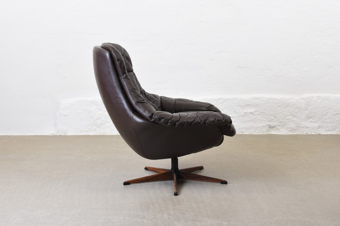 1960s 'Silhouette' swivel chair by H.W. Klein - Brown