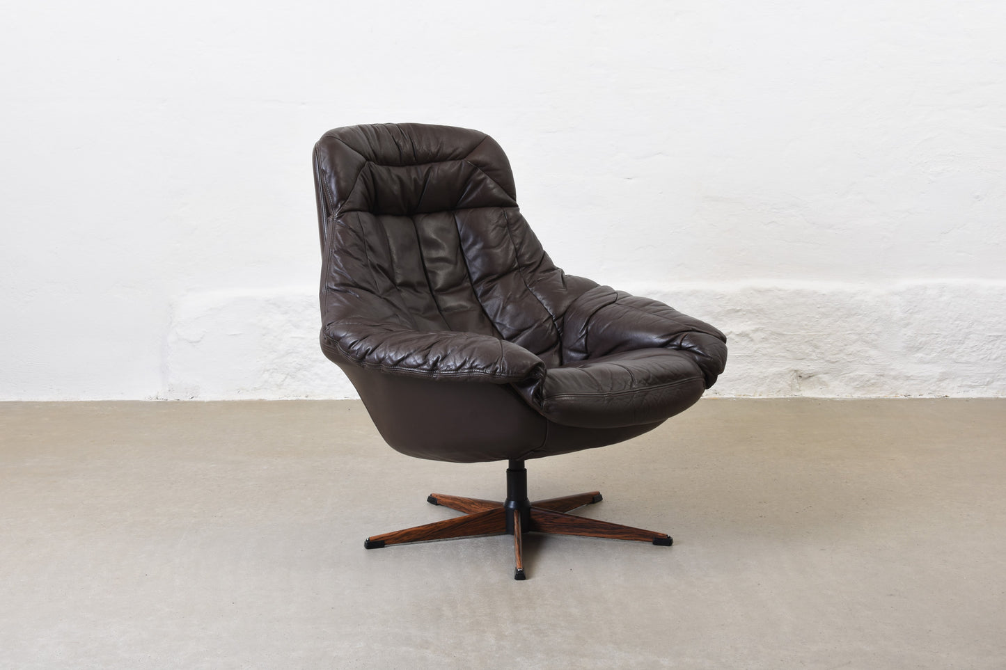 1960s 'Silhouette' swivel chair by H.W. Klein - Brown