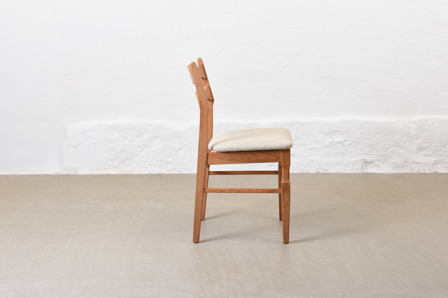 Newly reupholstered: Set of six oak chairs by Henning Kjærnulf