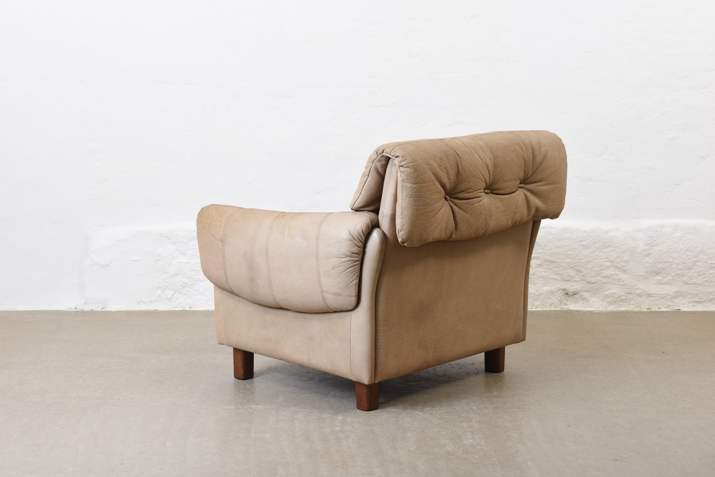 1960s beige leather lounge chair