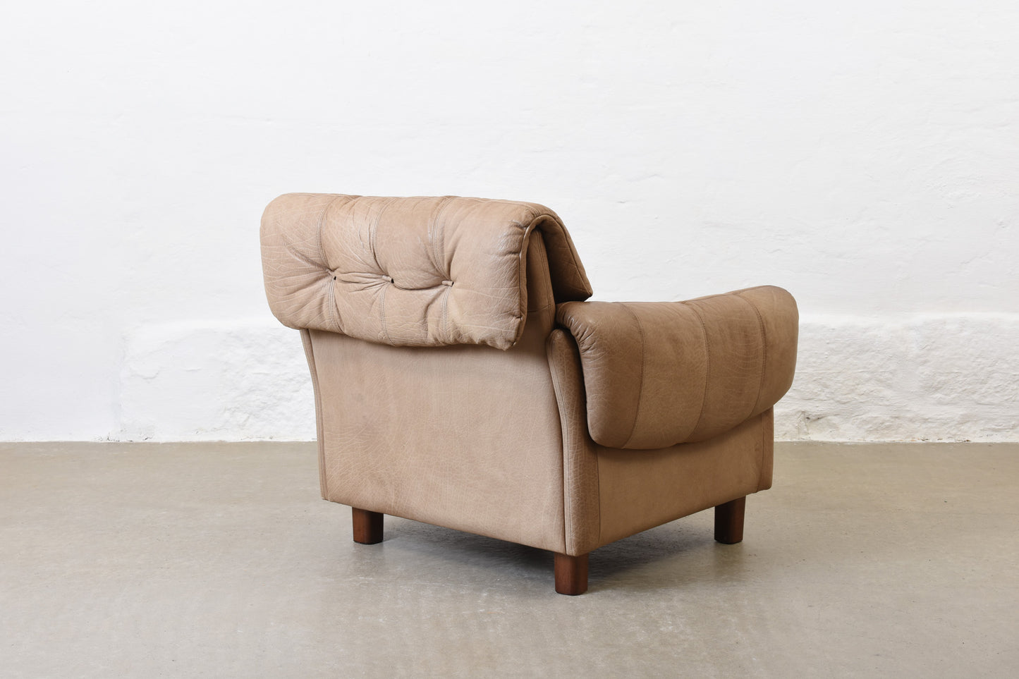 1960s beige leather lounge chair