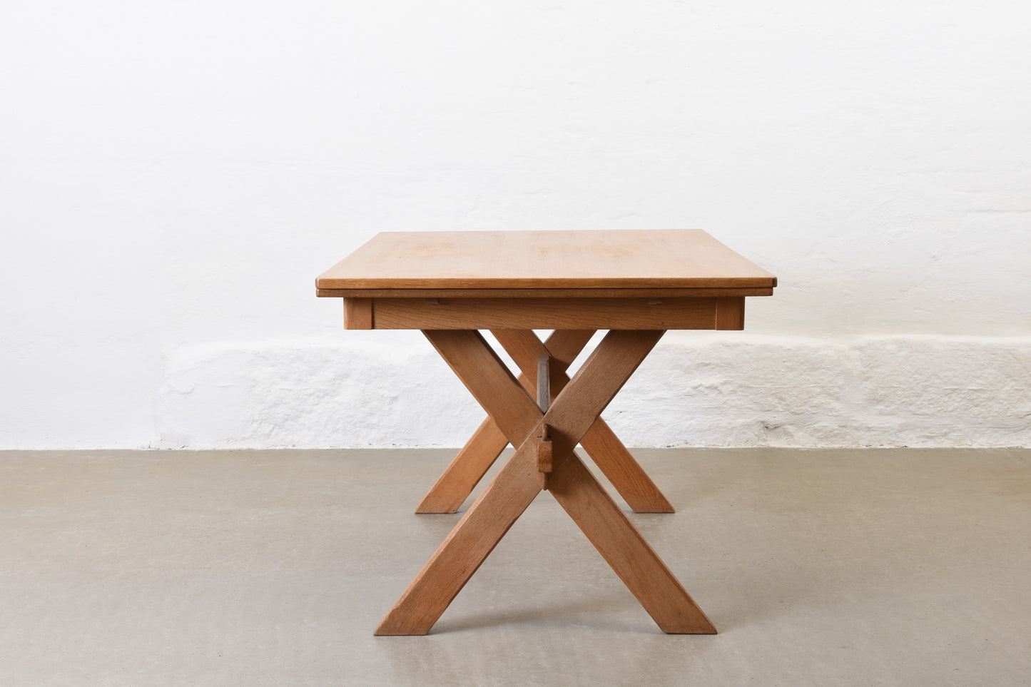 1970s extending dining table in oak