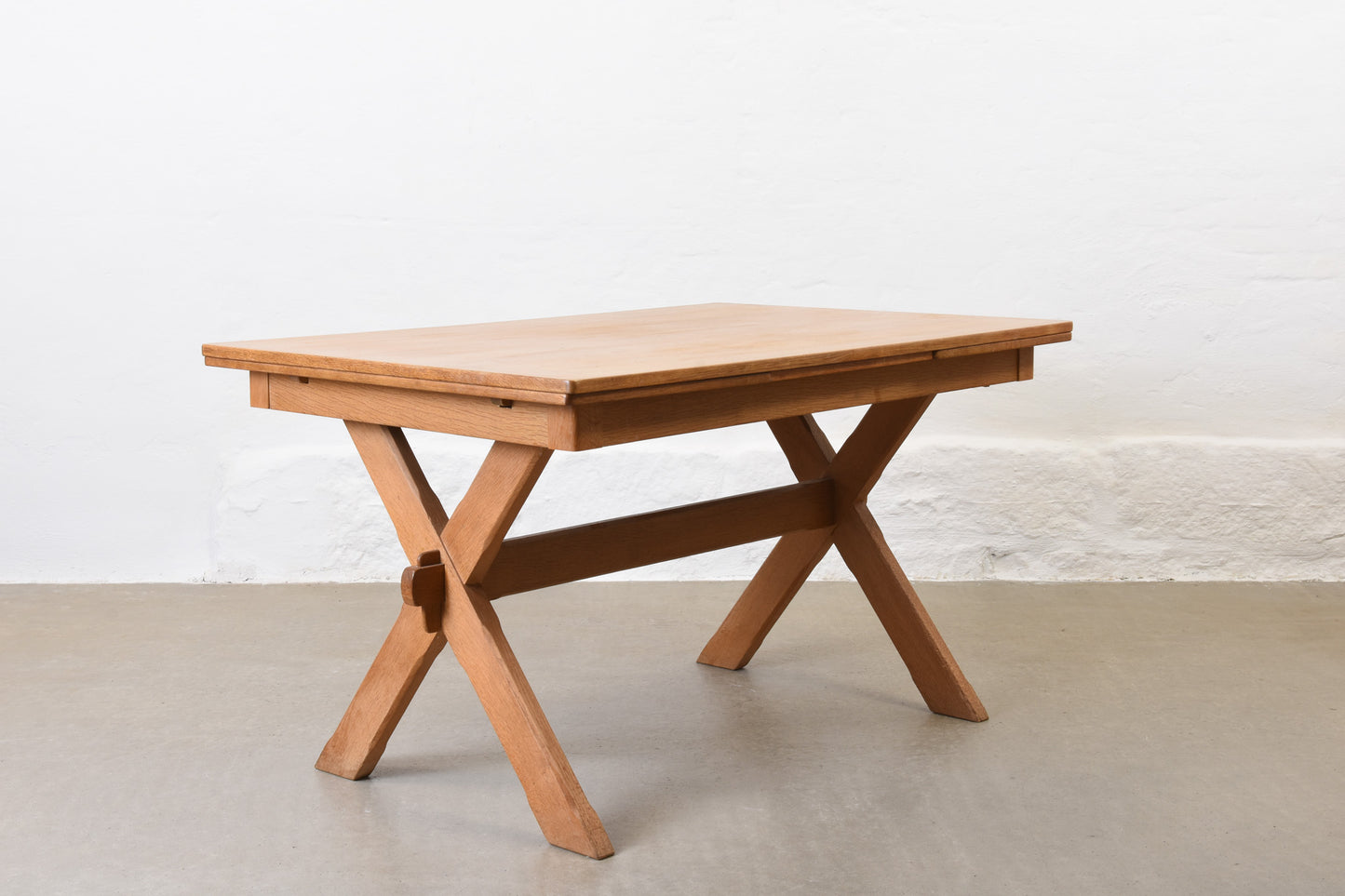 1970s extending dining table in oak