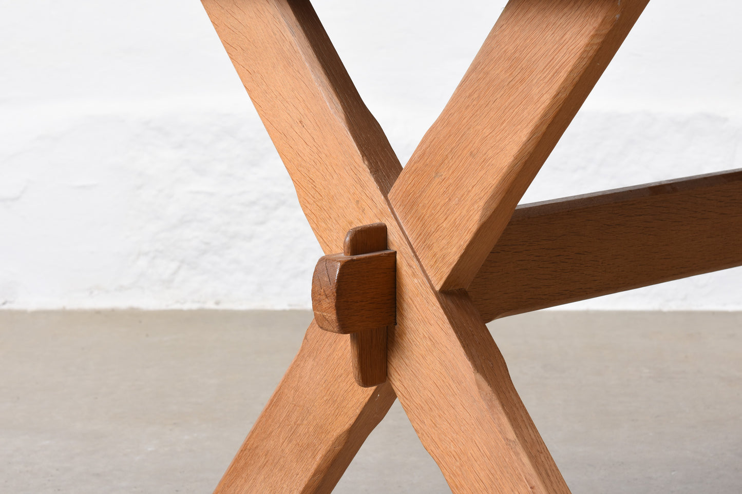 1970s extending dining table in oak