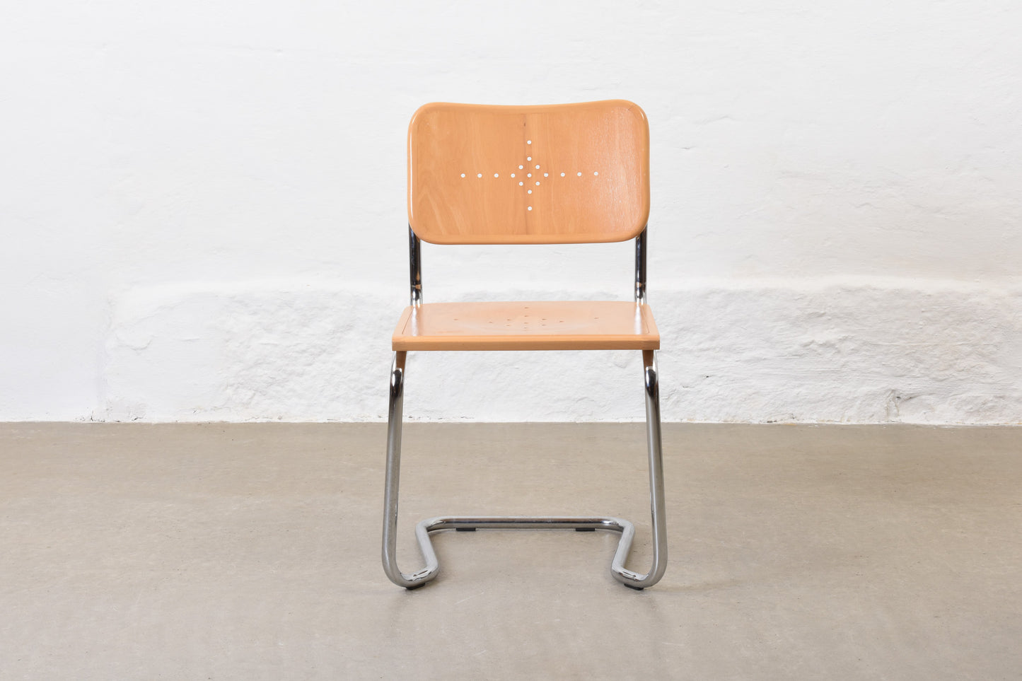 Six available: Vintage cantilever chairs in ash + metal