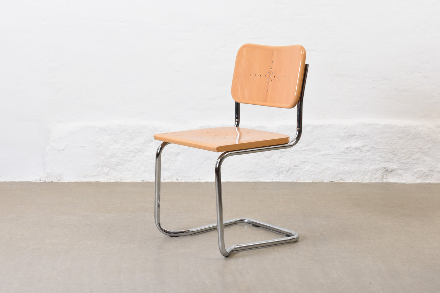 Six available: Vintage cantilever chairs in ash + metal