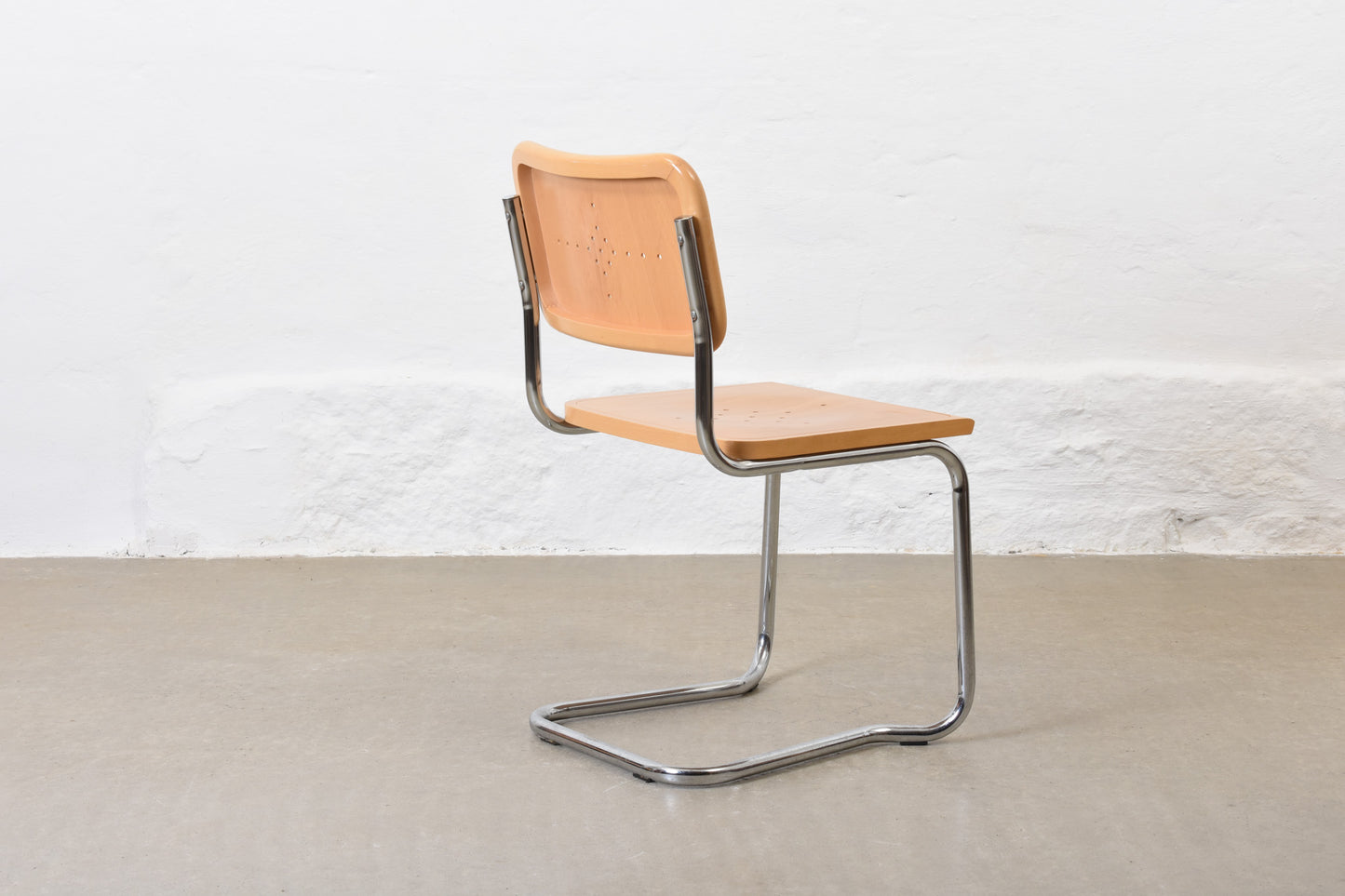 Six available: Vintage cantilever chairs in ash + metal