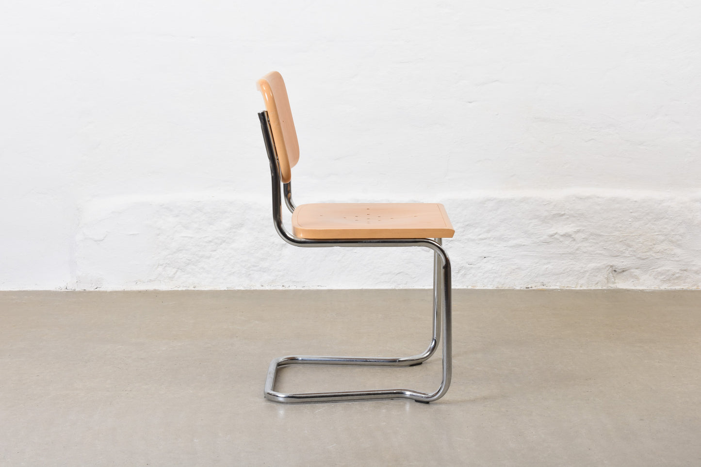 Six available: Vintage cantilever chairs in ash + metal