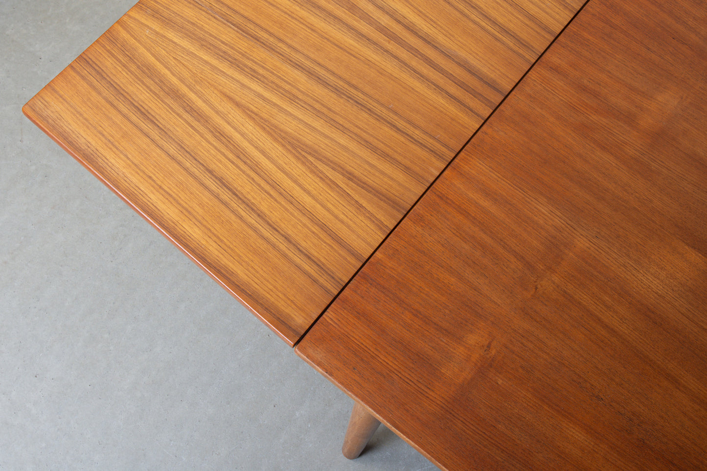 1960s extending dining table in teak - 132L cm