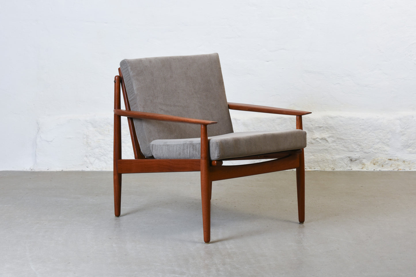 Newly reupholstered: 1960s teak lounger by Arne Vodder