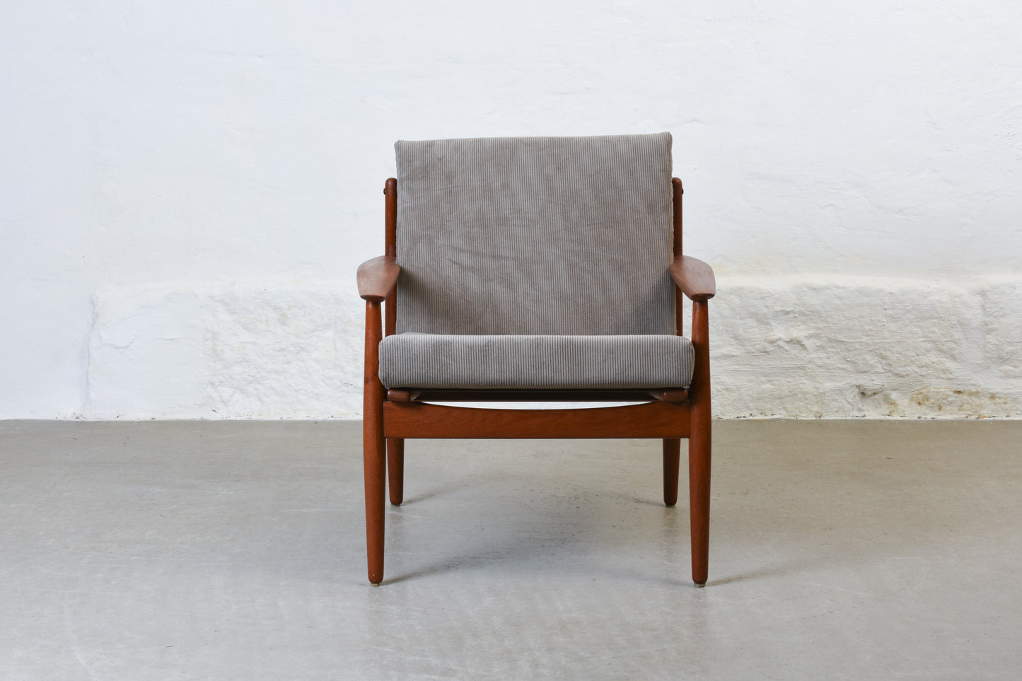 Newly reupholstered: 1960s teak lounger by Arne Vodder