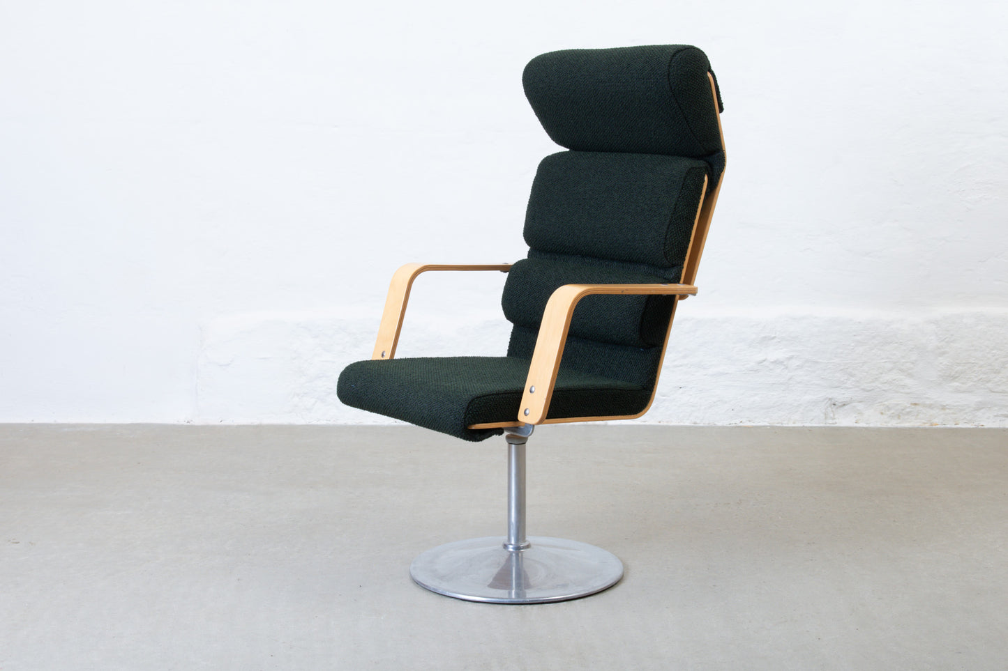 Newly reupholstered: 1980s desk chair by Yrjö Kukkapuro