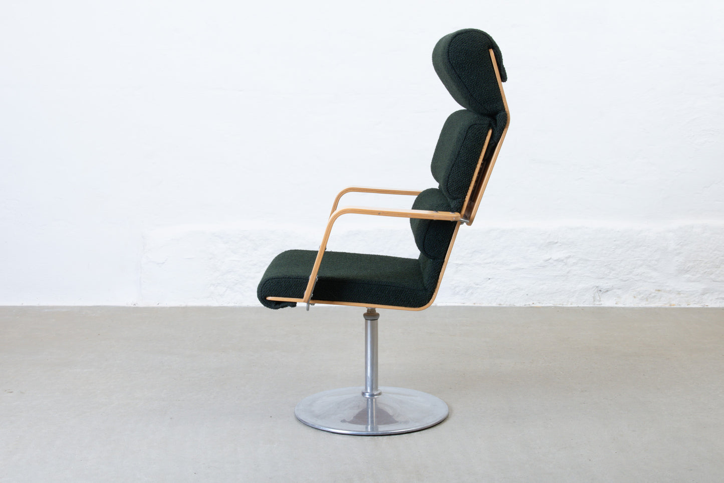 Newly reupholstered: 1980s desk chair by Yrjö Kukkapuro