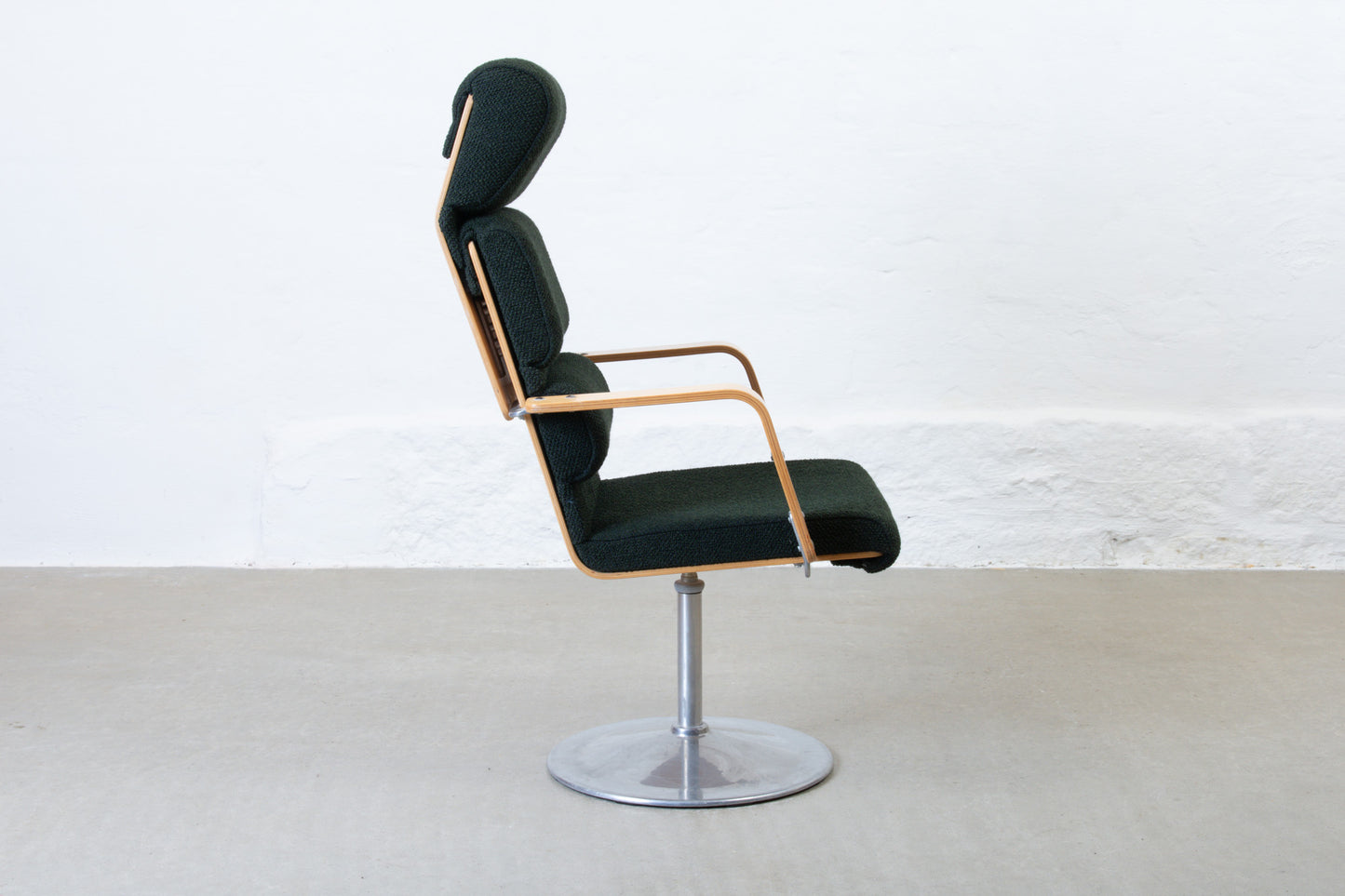 Newly reupholstered: 1980s desk chair by Yrjö Kukkapuro