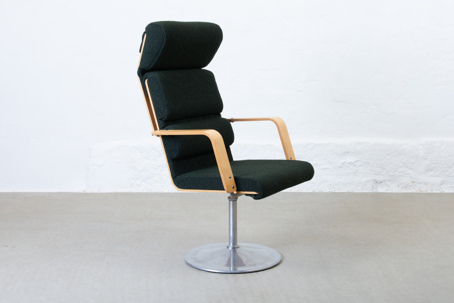 Newly reupholstered: 1980s desk chair by Yrjö Kukkapuro