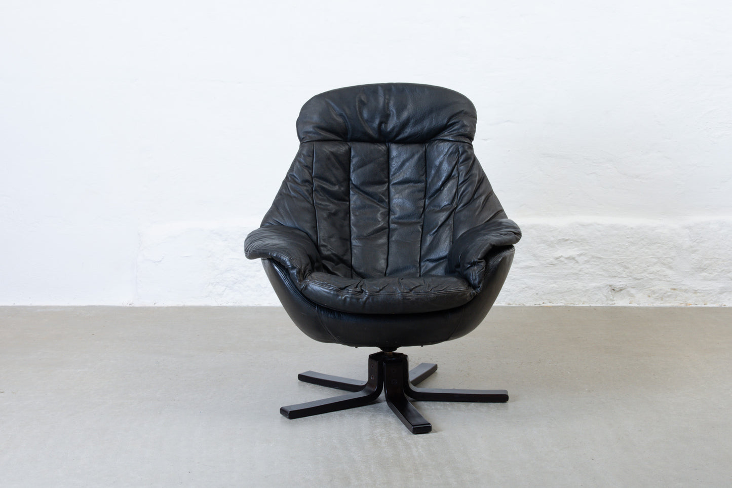 Two available: 1970s leather swivel chairs by H.W. Klein