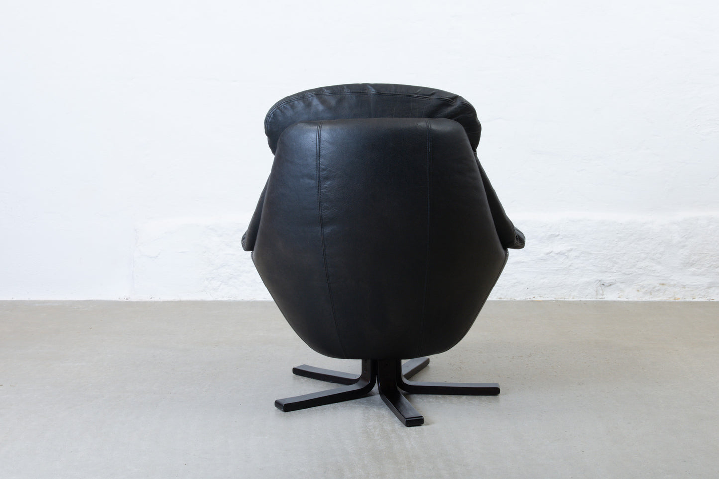 Two available: 1970s leather swivel chairs by H.W. Klein