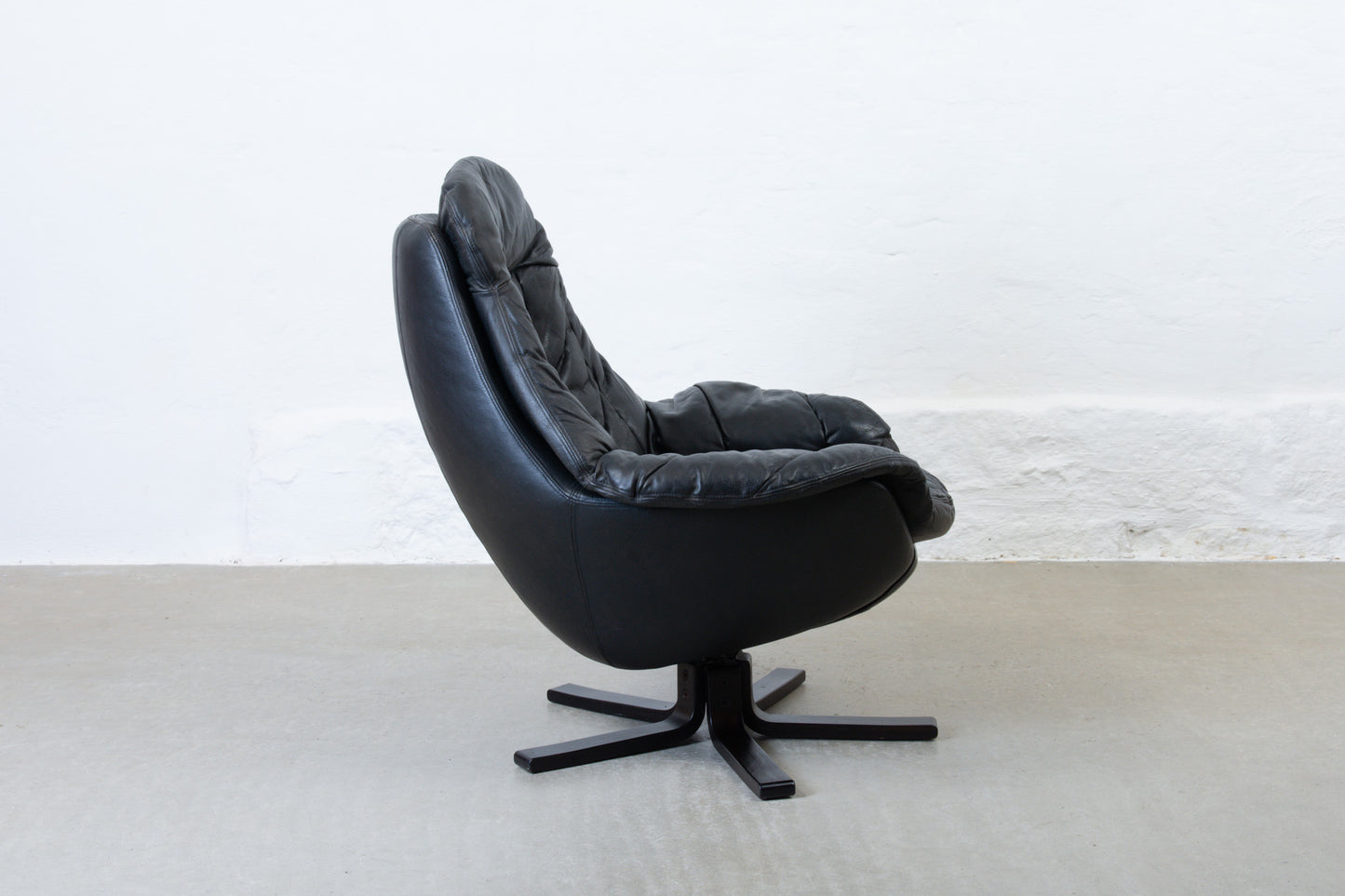 Two available: 1970s leather swivel chairs by H.W. Klein