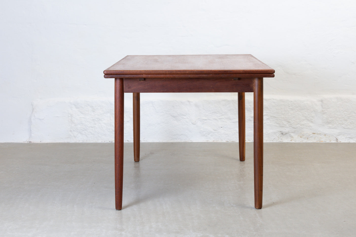 1960s extending dining table in teak - 130L cm