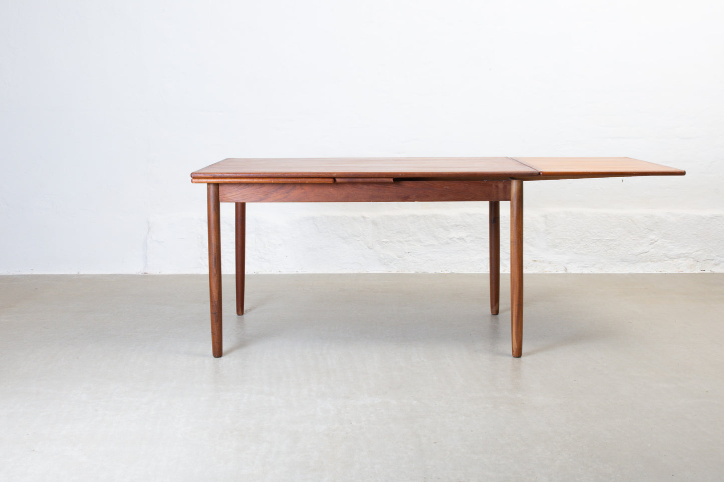 1960s extending dining table in teak - 130L cm