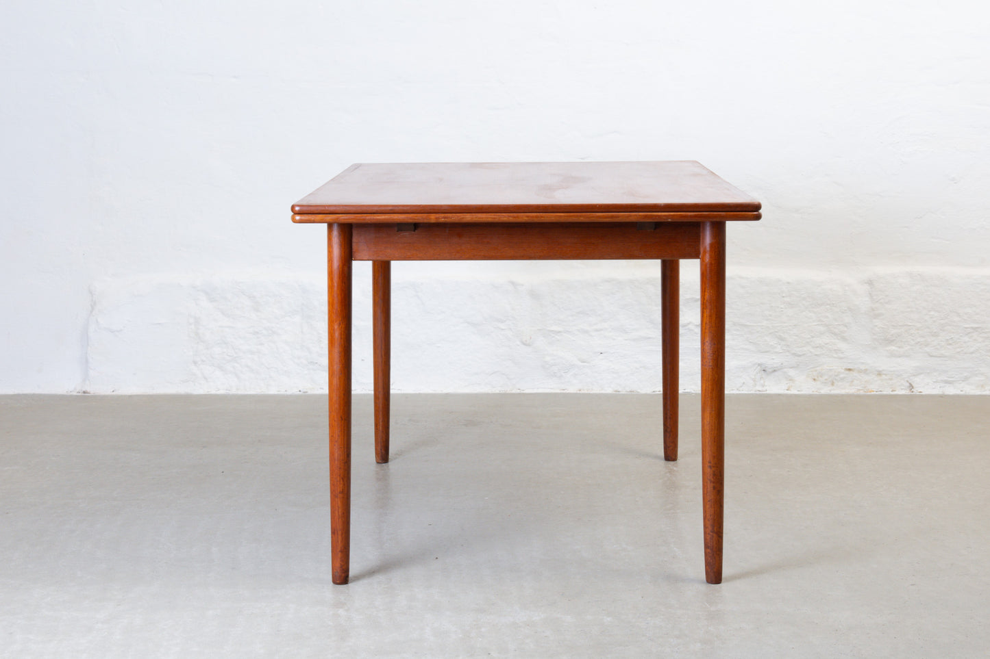 1960s extending dining table in teak - 134L cm