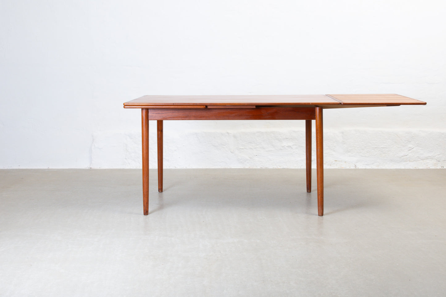 1960s extending dining table in teak - 134L cm