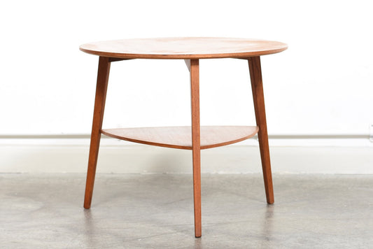 Round side table in teak