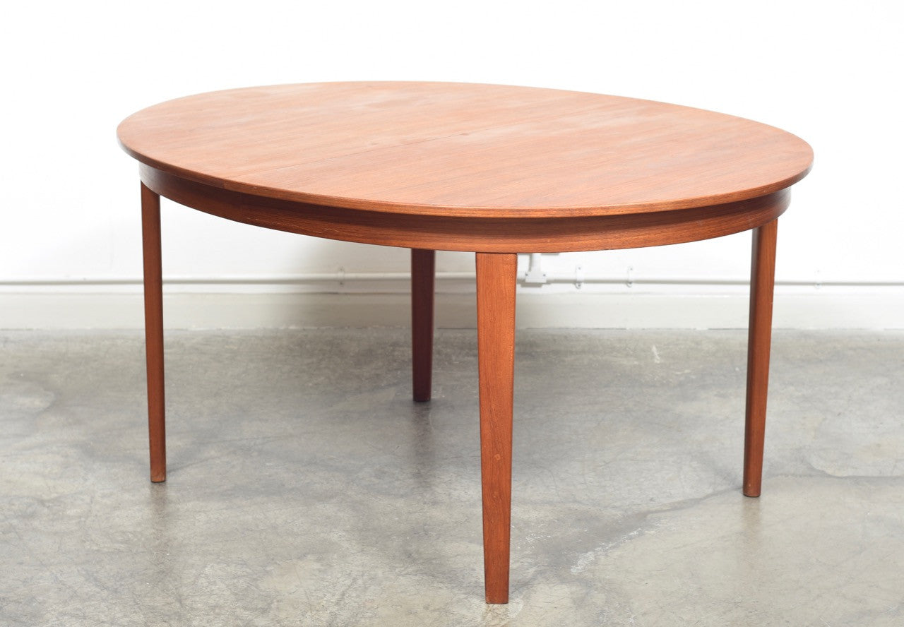 Extending oval dining table by Gunni Omann