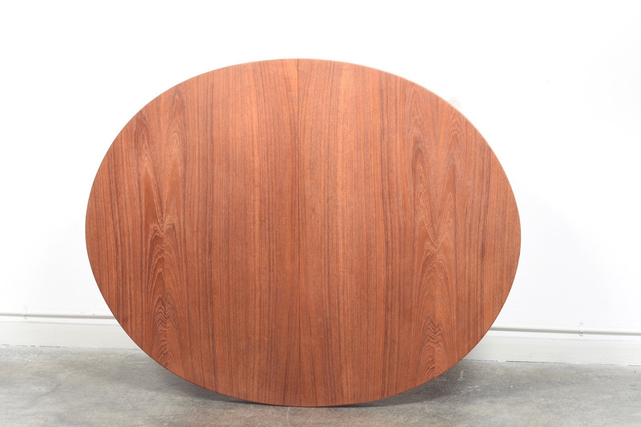 Extending oval dining table by Gunni Omann