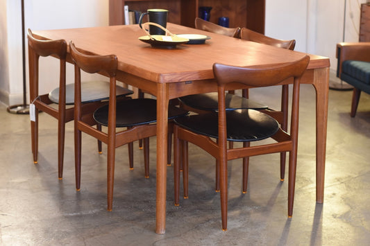 Just in: Extending teak dining table