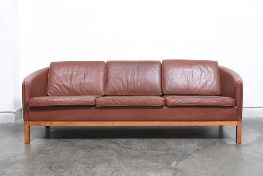 Leather sofa by Illum Wikkelsø