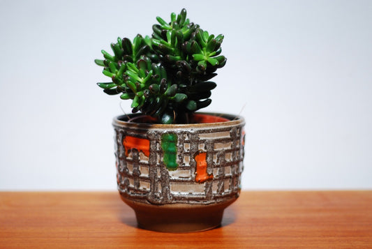 Plant pot by Strehla