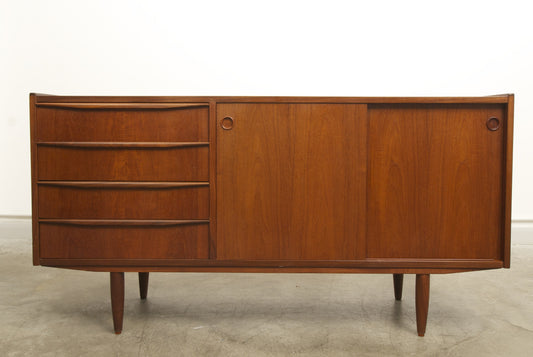 Short sideboard in teak