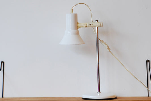 Height adjustable table lamp