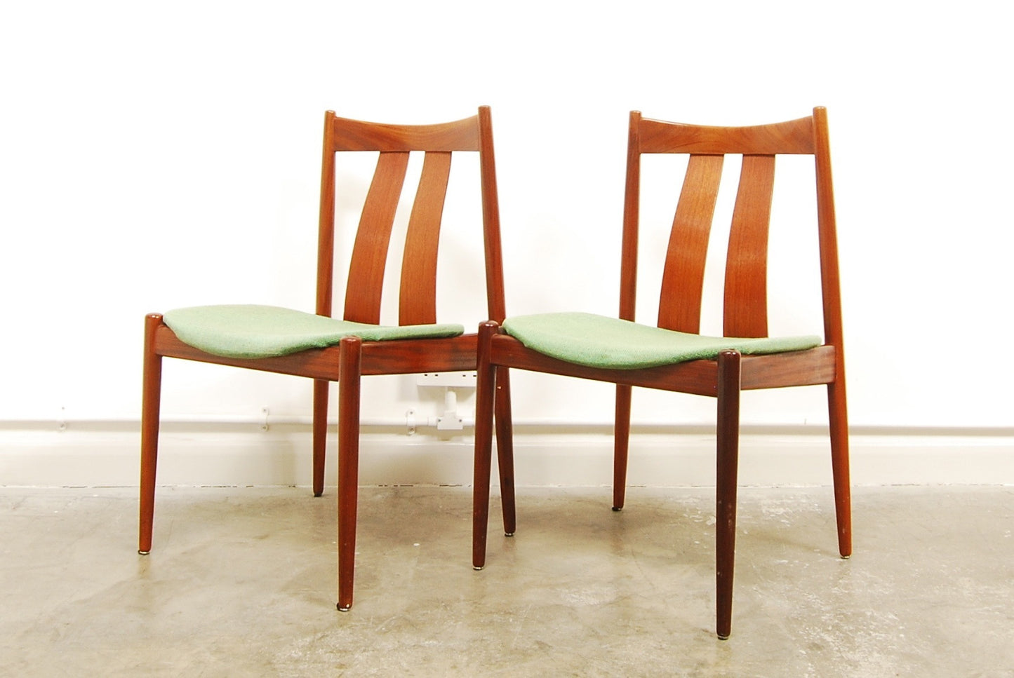 Weekend special: Dining chair by Arne Vodder