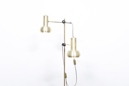 Height adjustable twin-headed floor lamp