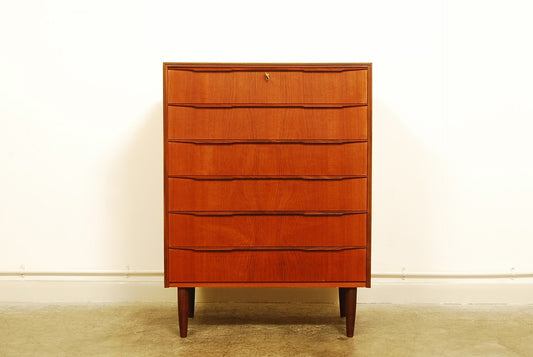 Chest of six drawers