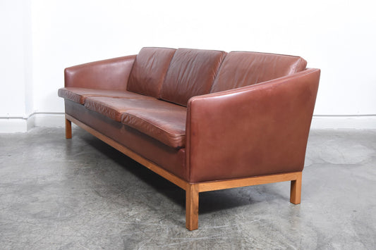 Leather sofa by Illum Wikkelsø